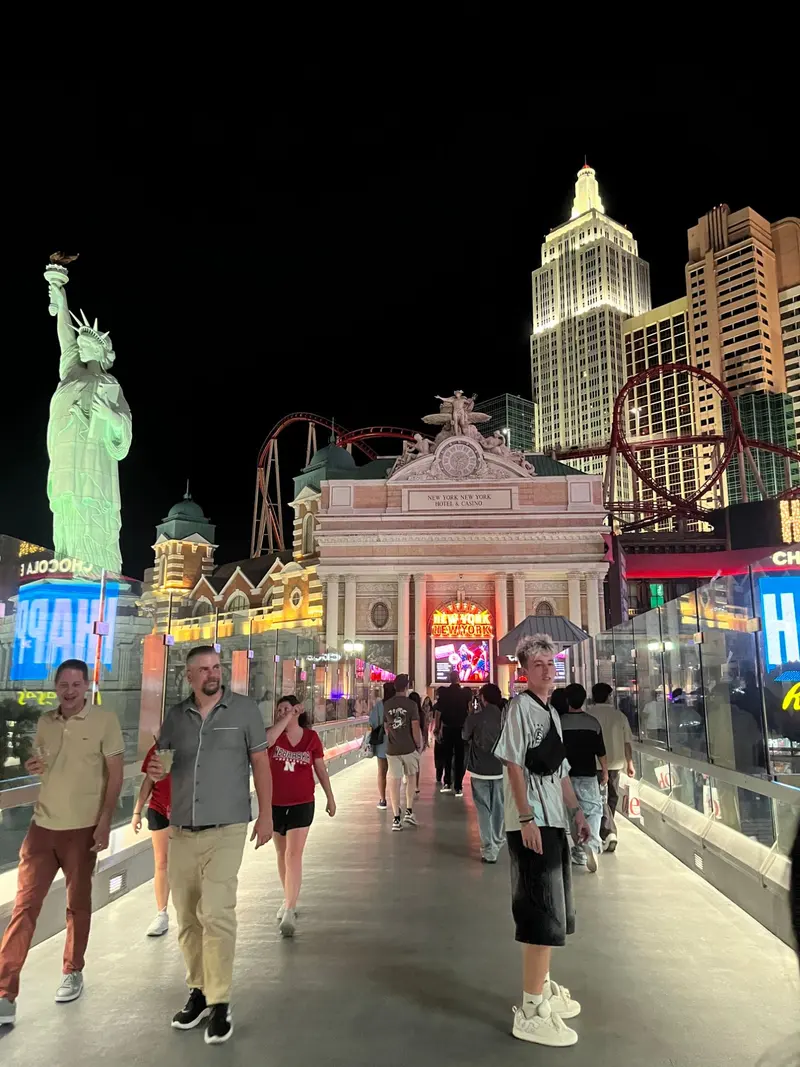 Prechádzka po Las Vegas Strip okolo New York-New York